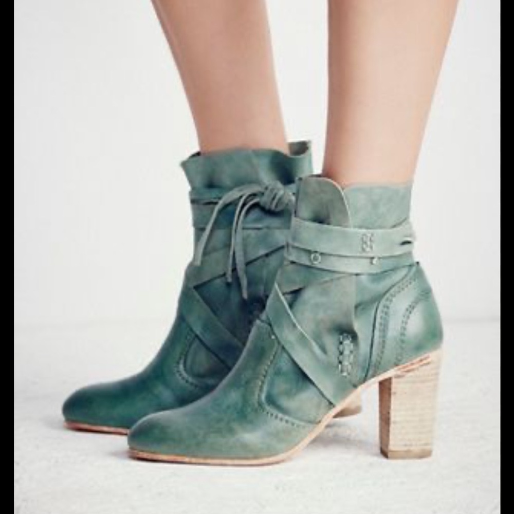 Free people Gray Leather‎ Ankle Boots